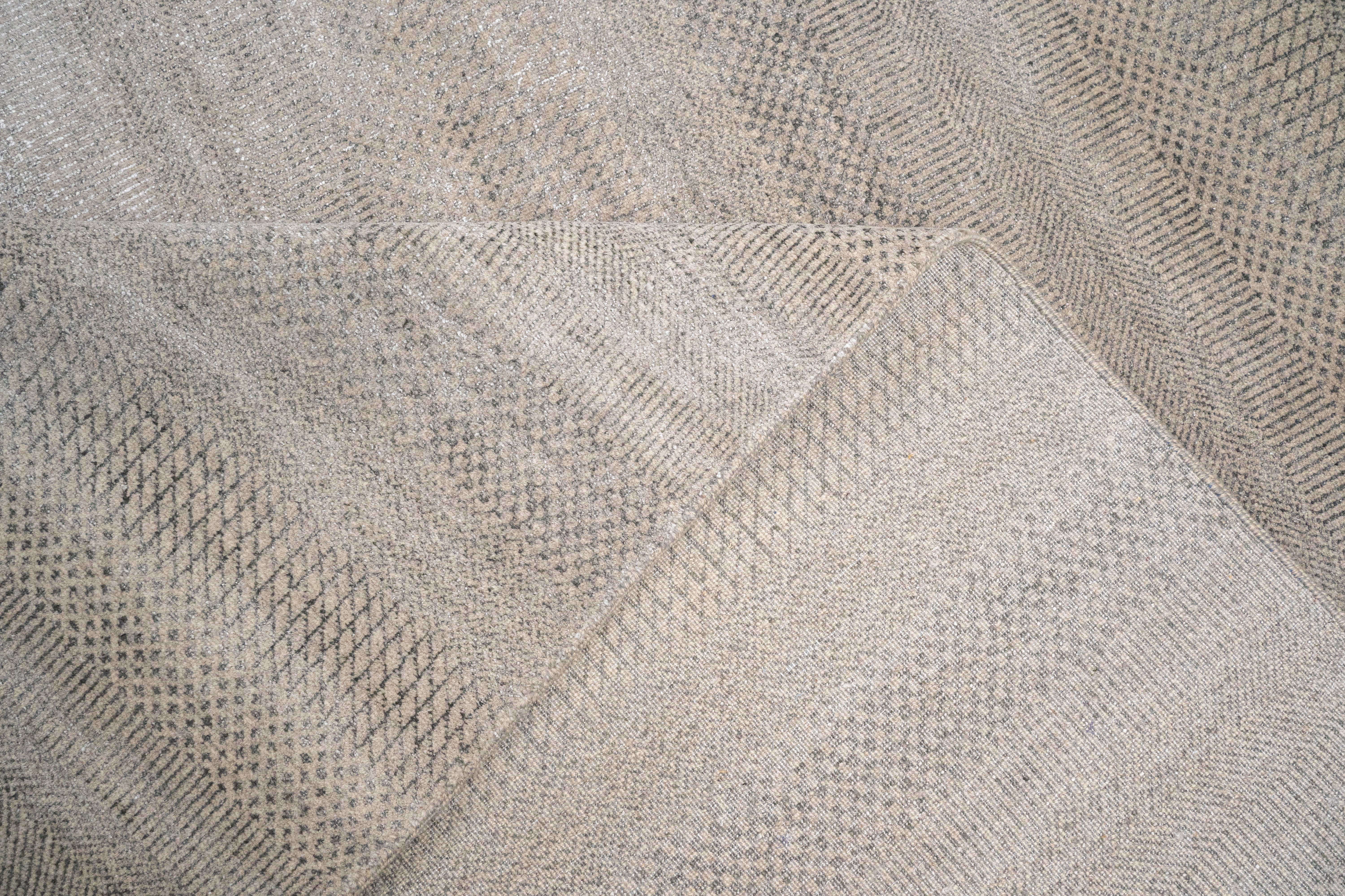 Handknotted Carpet, DIA- 1621 MCN, Grullo & Wenge